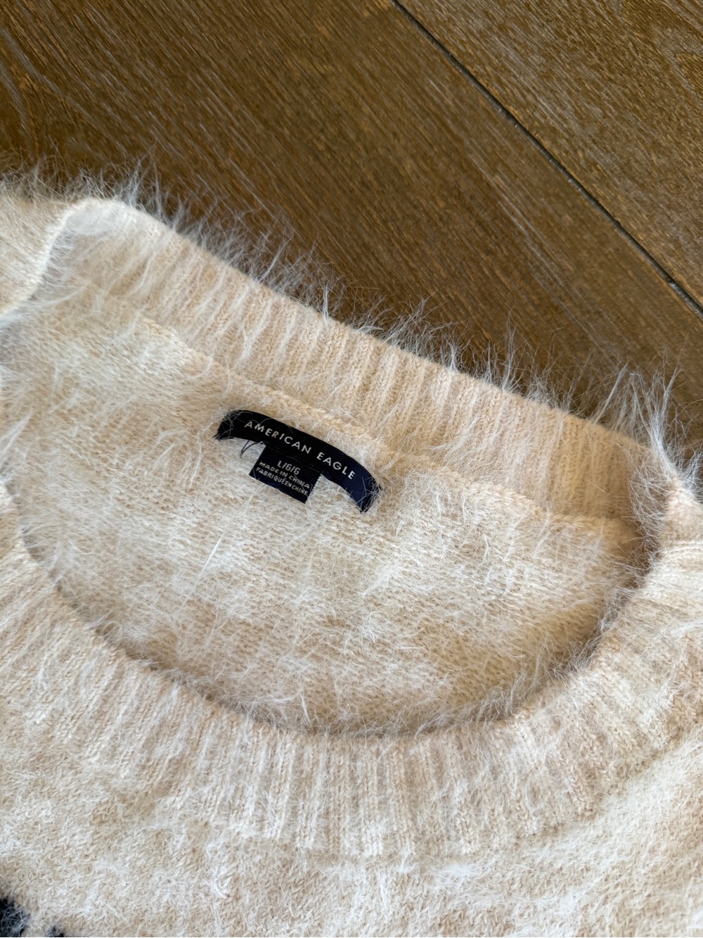 American Eagle Weekend Fuzzy Eyelash Knit Sweater Cream Black L - Picture 4 of 6